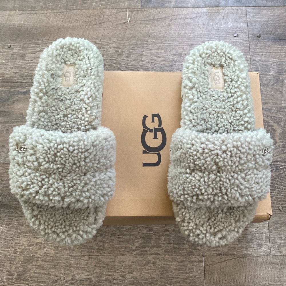 Ugg Womens Cozetta Curly Slipper Size 8